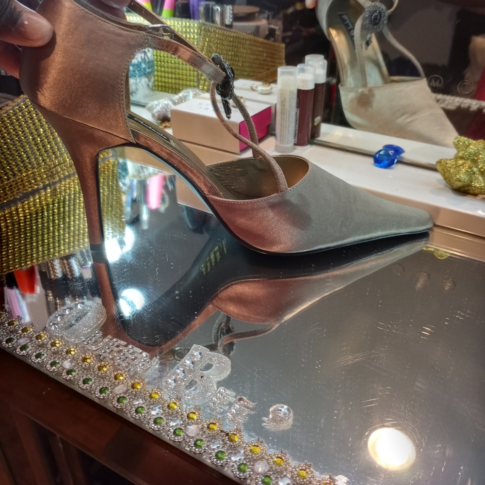 Shoes - Picture 3 of 7